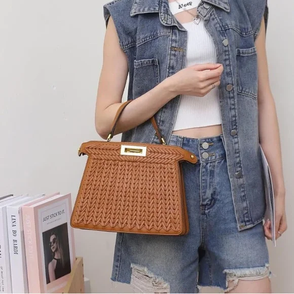 Verano Hill Elegant Tan Woven Handbag - Picture 2 of 7